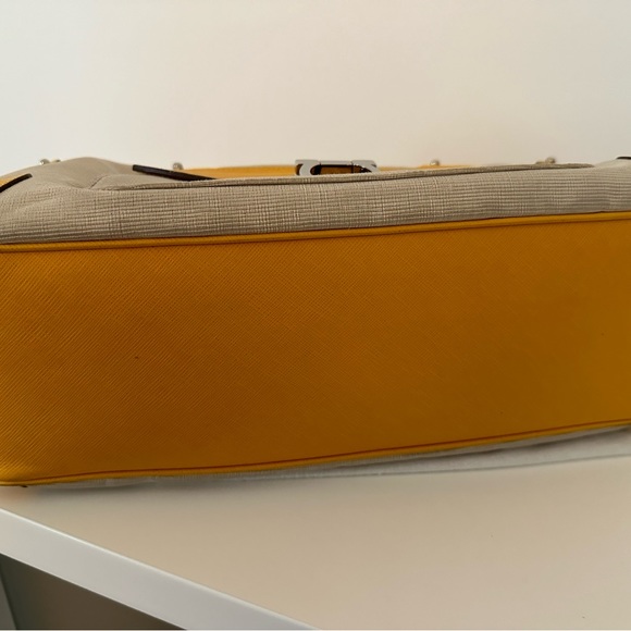 Salvatore Ferragamo summer satchel in great pre-owned condition - Picture 9 of 16